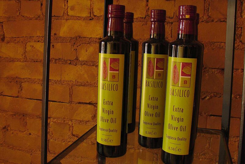 Basilico extra virgin olive oil bottles